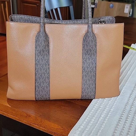 Purse - Picture 3 of 13